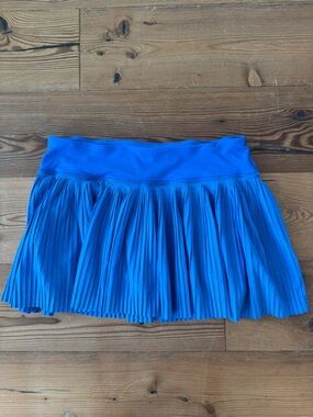 Lululemon Pleat to Street size 6